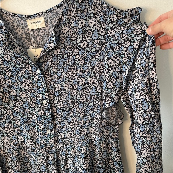 Sonmer Ruffle Sleeve Floral Dress NWT - Picture 3 of 8